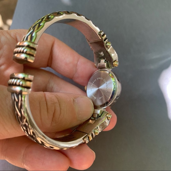 Chico’s Silver Tone Bracelet Watch Hinged Round Circle Face - Picture 3 of 4